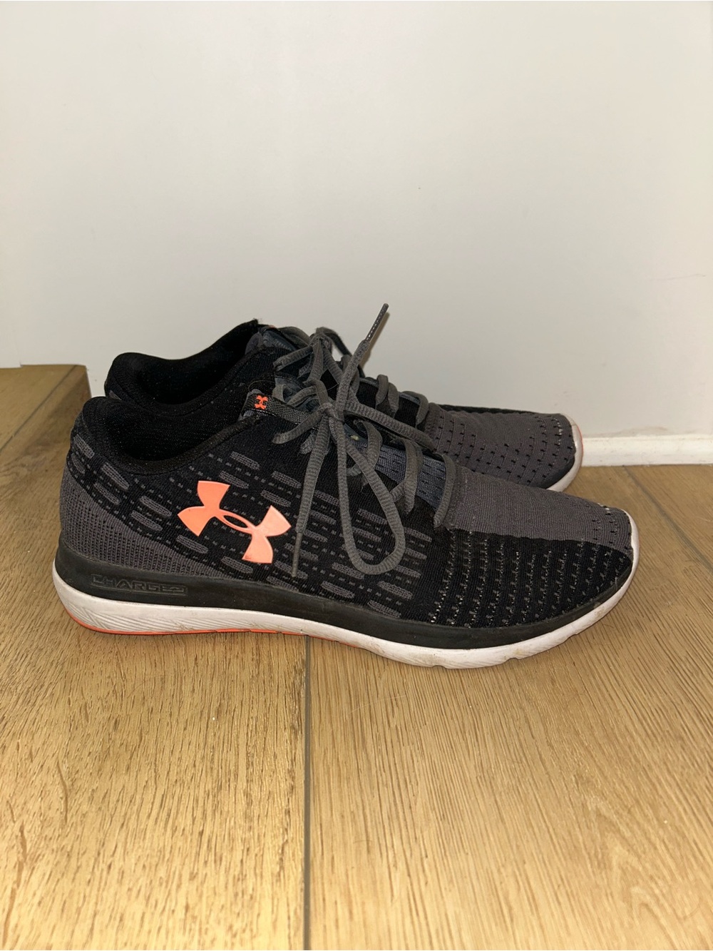 Women’s Under Armour Threadborne (1285490-002) Black-Gray Running Shoes Size 11